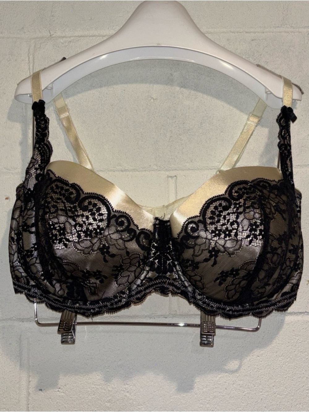 Enchanted full coverage underwire bra cream black lace floral size 40DD